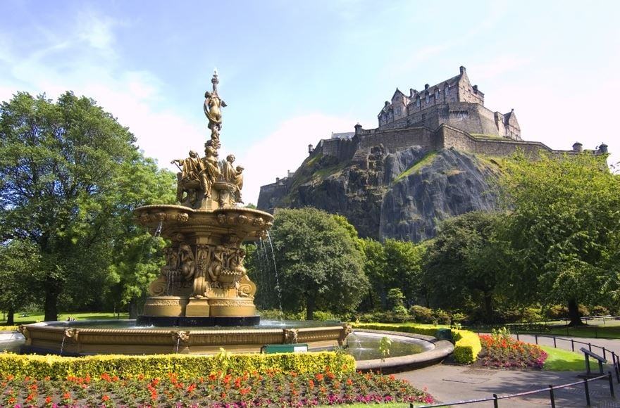 Ross Fountain with Edinburgh Castle in the background at the top of a hill 