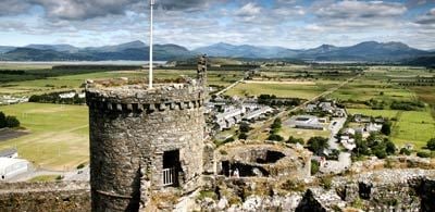 Crenelated battlements of Harlech Castle 